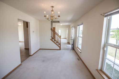 9286 Burbank Ave, Milwaukee WI 53224-1317 exterior