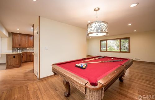 55 Oliver Ave, Edison NJ 08820-3122 exterior