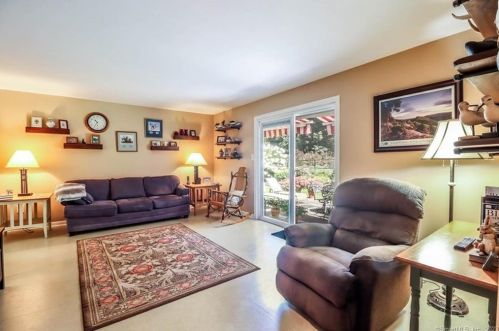 1 Cullens Hl Rd, Derby CT exterior