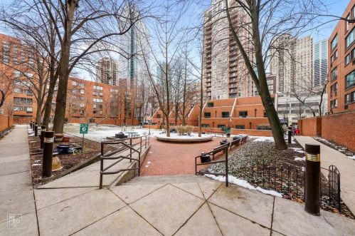 1121 Plymouth Ct, Chicago, IL 60605-3278