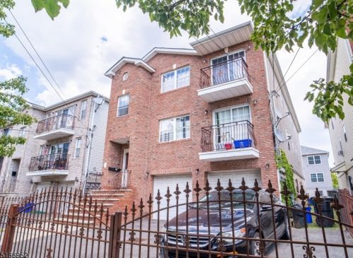 732 13th St, Newark, NJ 07103-1712