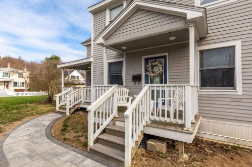 43 Forest St, Dover, NH 03820-3221