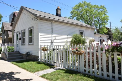 1419 Russell Ave, Milwaukee, WI 53207-1923