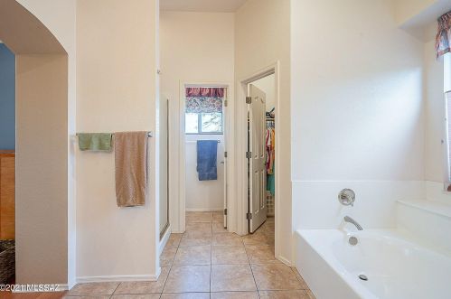 2621 Peter Seward Dr, Tucson AZ 85745-9611 exterior