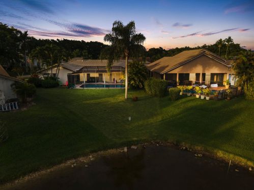 10235 Crosswind Rd, Boca Raton FL 33498-4739 exterior