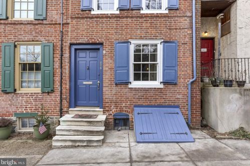 806 Front St, Philadelphia PA 19106-3019 exterior