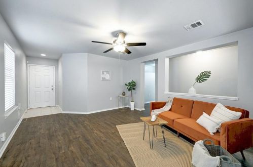 6617 Doyal Dr, Austin TX  78747-3943 exterior