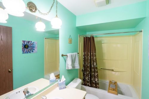 3725 Loomis Rd, Milwaukee WI 53221-1054 exterior