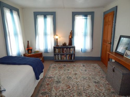 53 Lk Ave, Middletown NY 10940-5911 exterior