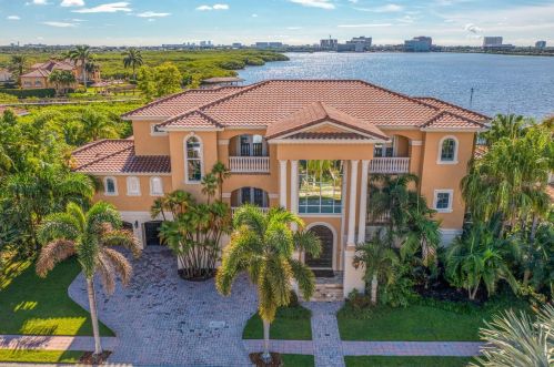 4119 Cswy Vis Dr, Tampa FL 33615-5416 exterior