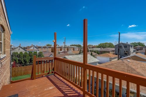 5527 Kilbourn Ave, Chicago IL 60646-5937 exterior