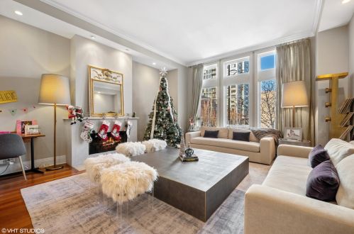 433 Superior St, Chicago IL  60654-3496 exterior