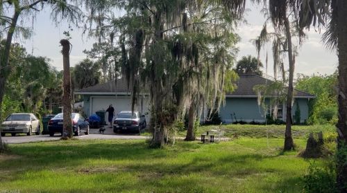 1011 15th St, Naples FL 34117-3305 exterior