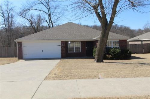 5897 Cord Ave, Springdale, AR 72762-1811