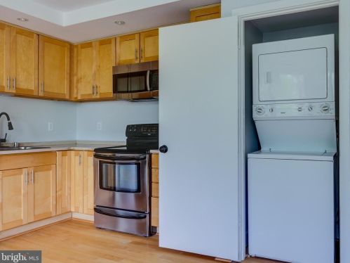 210 Oakwood St, Washington DC 20032-1754 exterior