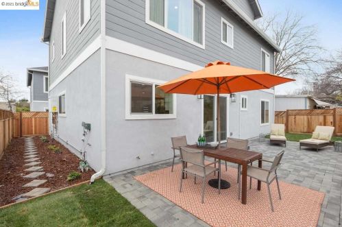 2325 8 St, Berkeley CA 94710-2311 exterior