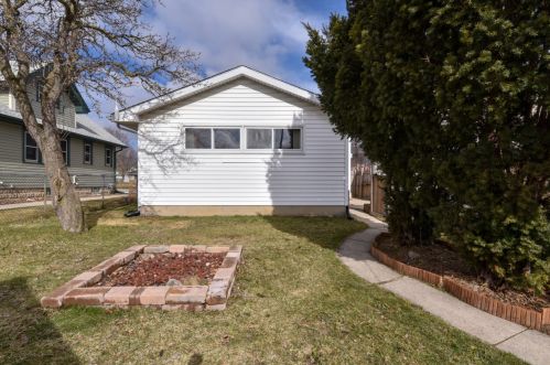 7119 Beloit Rd, Milwaukee WI 53219-1963 exterior