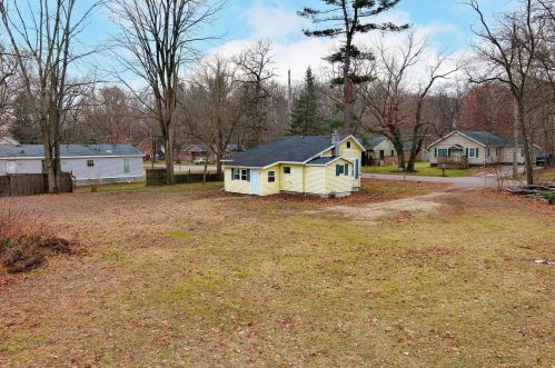 306 Sherman St, Allegan MI  49010-1066 exterior