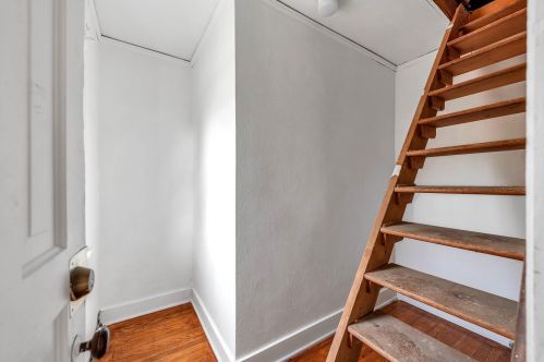 1560 Wealthy St, Grand Rapids MI 49506-2748 exterior