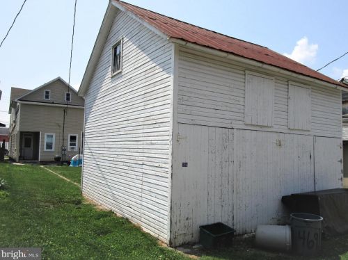 469 High St, Hanover PA 17331-3922 exterior