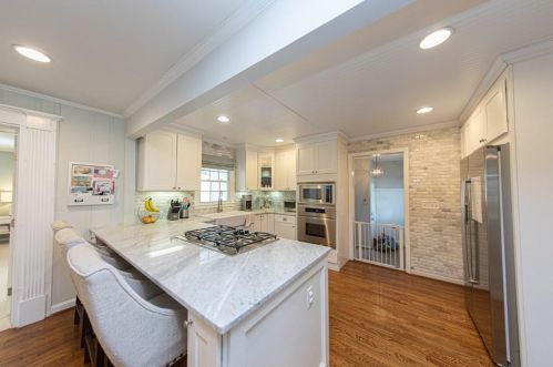 490 Carolwood Ln, Atlanta GA 30342-2714 exterior