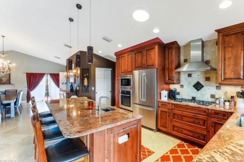 365 Sharwood Dr, Naples FL 34110-5725 exterior