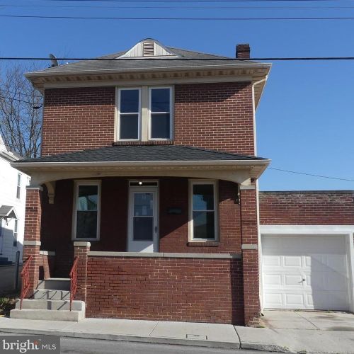 36 Hanover St, Hanover, PA 17331-3208