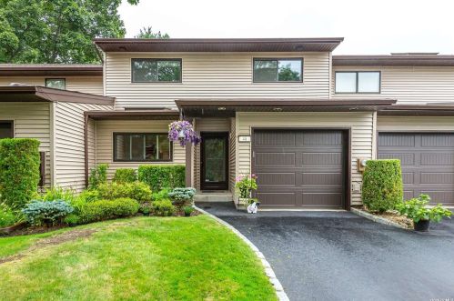 48 Northgate Cir, Huntington Station, NY 11747-3039