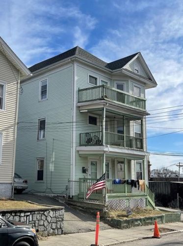 15 Julian St, Providence, RI 02909-2715