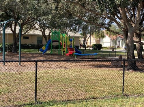 103 Burnt Pne Dr, Naples FL exterior