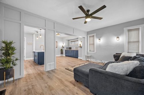 109 Rhodes Ave, Pittsburgh PA  15220-2615 exterior