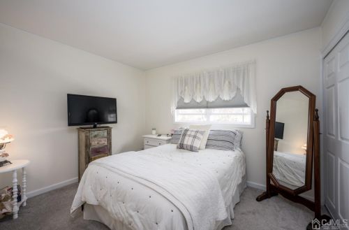 134 Brown Ave, Iselin NJ 08830-2502 exterior