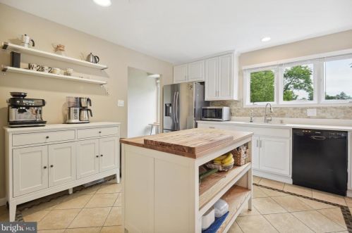 2001 Dundee Rd, Rockville MD 20850-3046 exterior