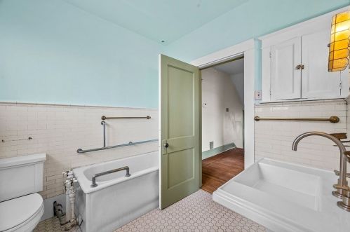 5701 Elgin St, Pittsburgh PA 15206-1635 exterior