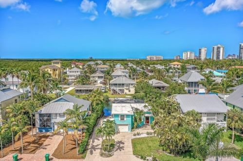 1283 Grand Canal Dr, Naples FL 34110-1506 exterior