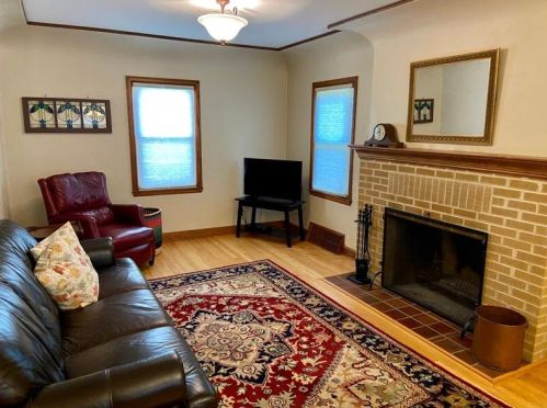 4507 Burrell St, Milwaukee, WI 53207-5807