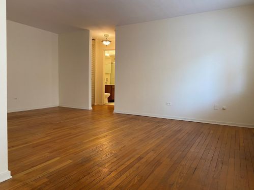 426 Barry Ave, Chicago IL  60657-5546 exterior