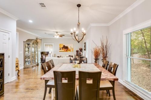 2884 Cravey Dr, Atlanta GA  30345-1420 exterior