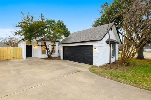 2404 Park Crest Ct, Irving, TX 75060-3563