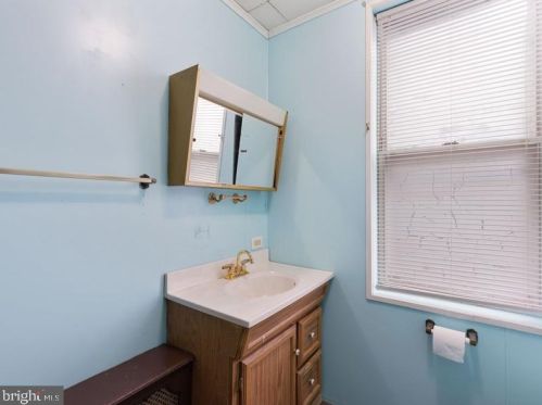 29 Macdade Blvd, Manor PA 19036-2406 exterior