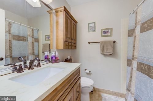 24 Fireside Cir, Columbus NJ 08022-1016 exterior