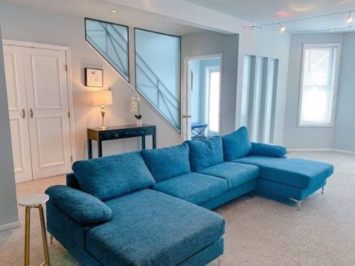 2743 Greenview Ave, Chicago IL 60657-4007 exterior