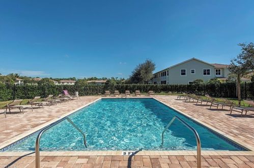 1355 Mariposa Cir, Naples FL 34105-7258 exterior