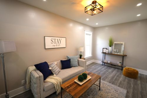 8558 42nd St, Milwaukee, WI 53209-1330