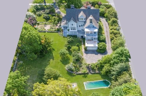 212 Main St, Ridgefield CT 06877-4922 exterior