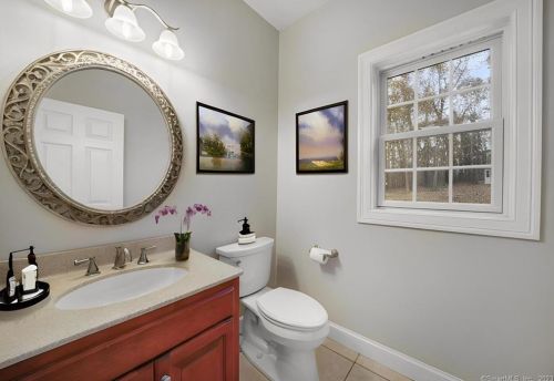 10 Azalea Ln, Ellington CT  06029-3063 exterior