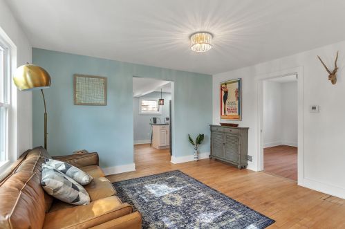 1812 Thomas Ave, Milwaukee WI  53211-4358 exterior