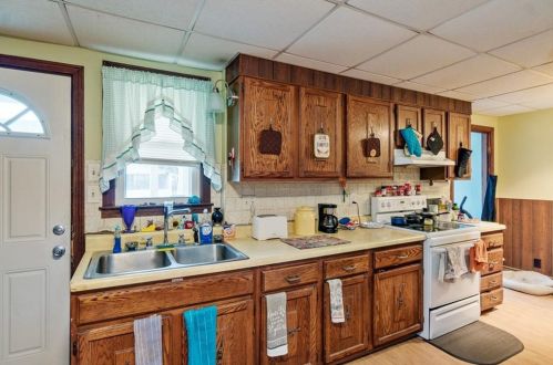 686 Cumberland Hill Rd, Woonsocket RI 02895-4820 exterior