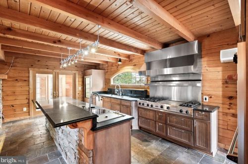 3432 Memorial St, Alexandria VA 22306-1548 exterior