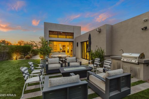 5841 Echo Canyon Cir, Phoenix AZ 85018-1243 exterior